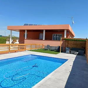 Сasa de vacaciones Piscina De Sal Barbacoa Wifi, Parking Gratis, 3 Min Pga Casa El Roble, Gerona
